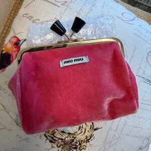 MIU MIU Velvet Pink Pouch Gold Frame Kiss-lock Bag Pochette Perfume Coin Purse